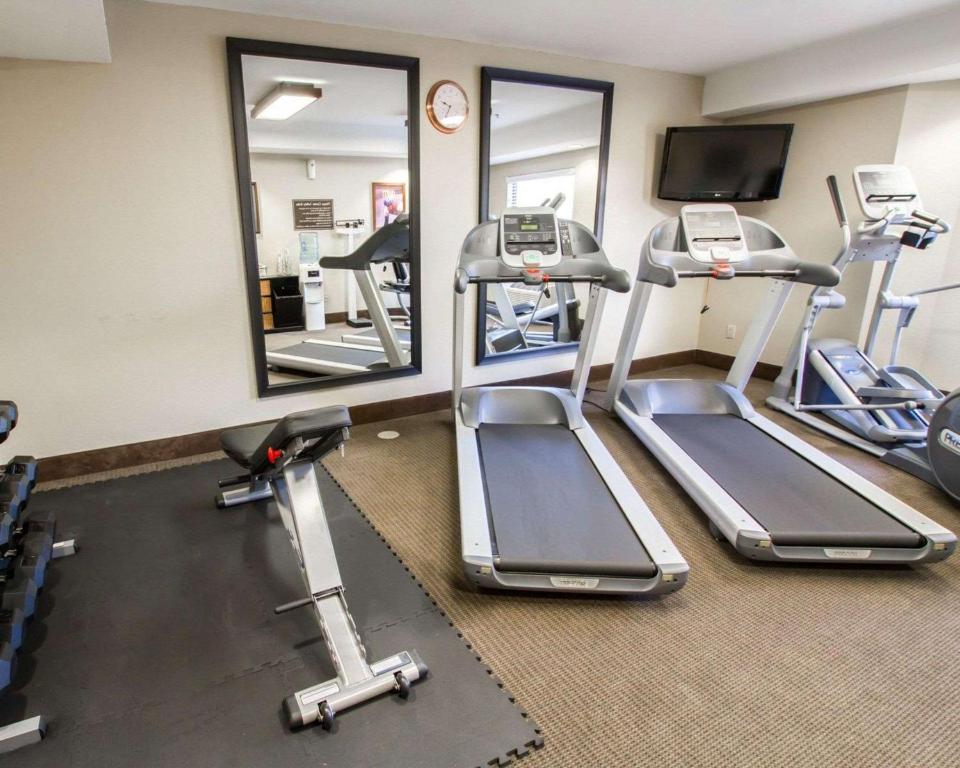 Fitness centrum a/nebo fitness zařízení v ubytování Sleep Inn North Scottsdale near Mayo Clinic
