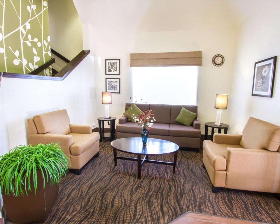 Posezení v ubytování Sleep Inn North Scottsdale near Mayo Clinic