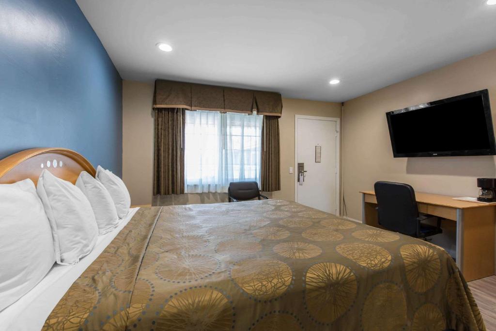 Rodeway Inn Escondido Downtown - Standard King Room - Niet -roken