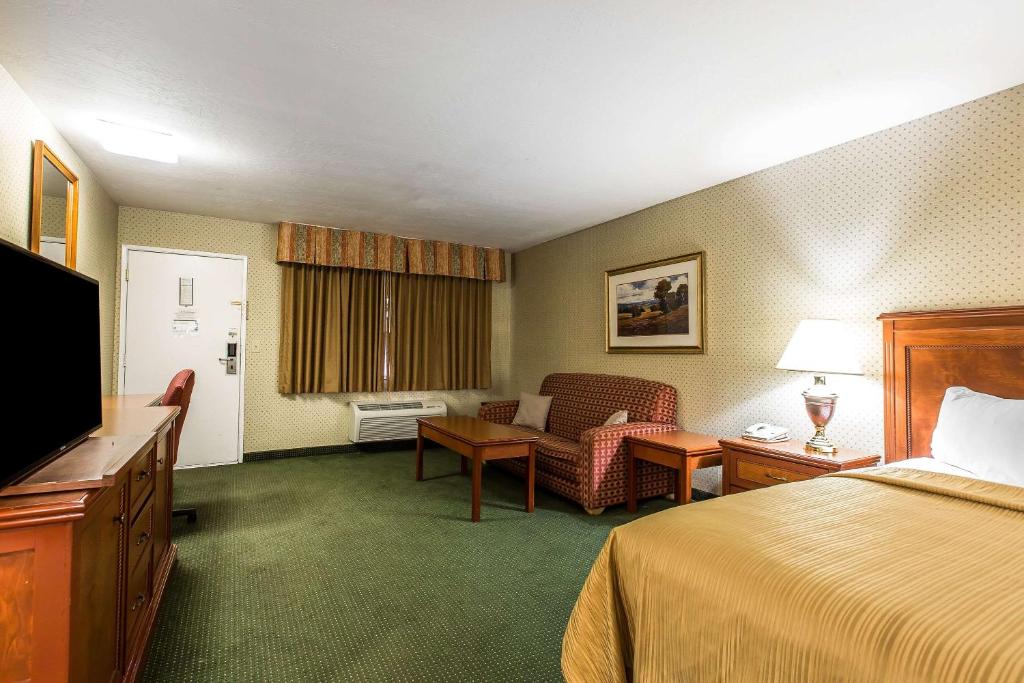 Quality Inn Near China Lake Naval Station photo