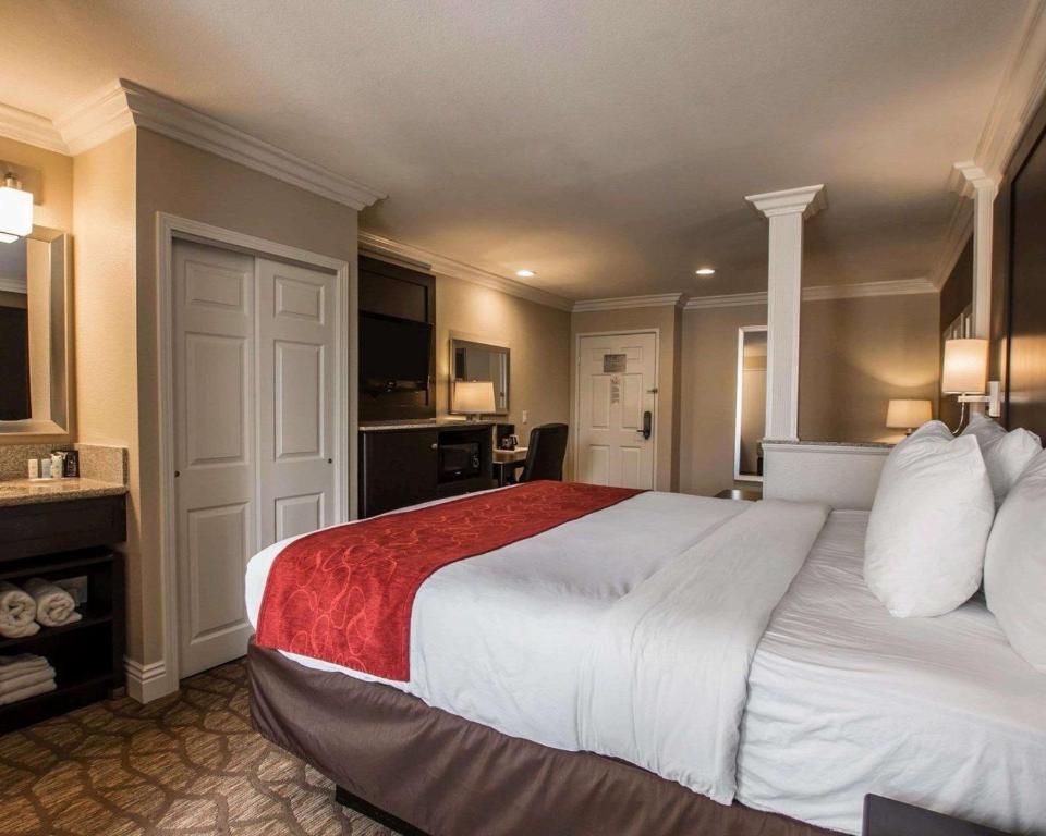 Comfort Suites San Clemente Beach - Suite, 1 Kingsize Bed Met Slaapbank, Niet-roken