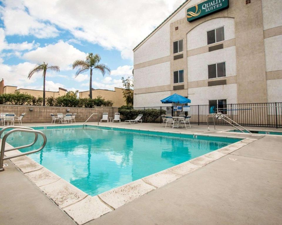 a swimming pool in front of a hotel at Quality Suites San Diego Otay Mesa in Otay Mesa