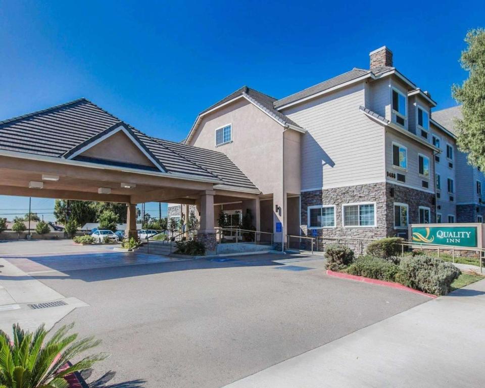 a hotel with a parking lot in front of it at Quality Inn Rosemead-Los Angeles in Rosemead