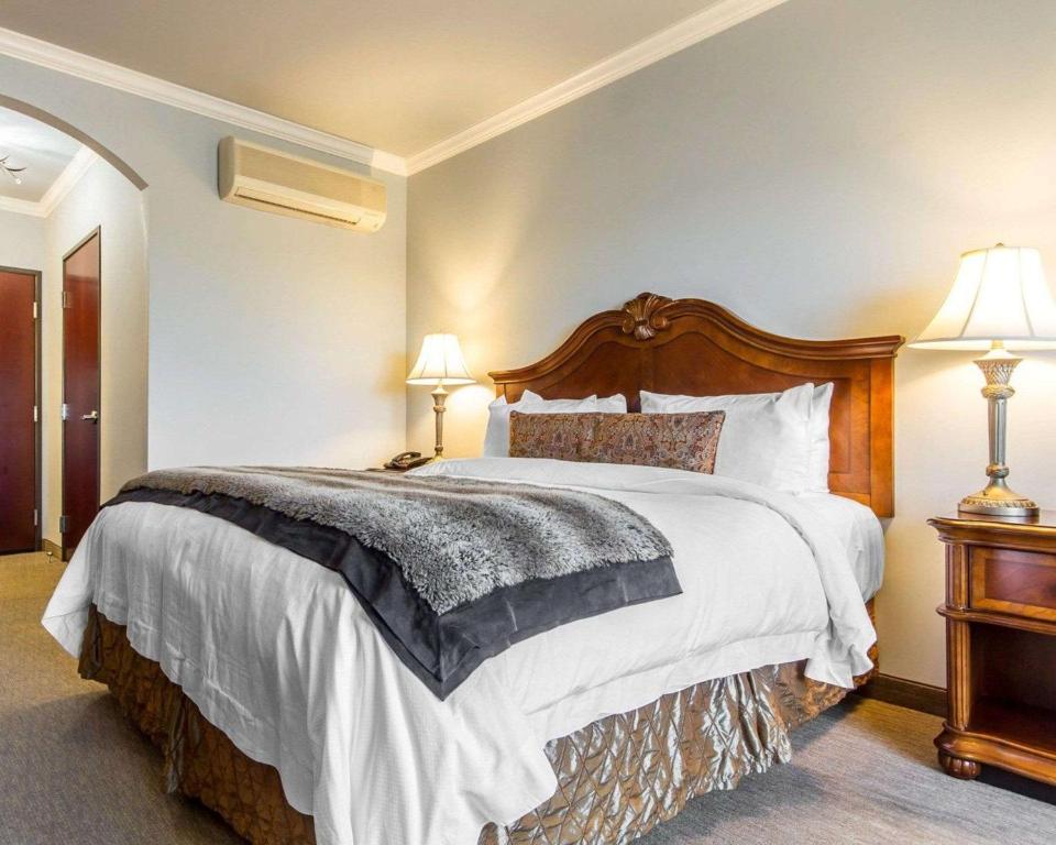 Villa Montes Hotel - King Room - Non-Smoking
