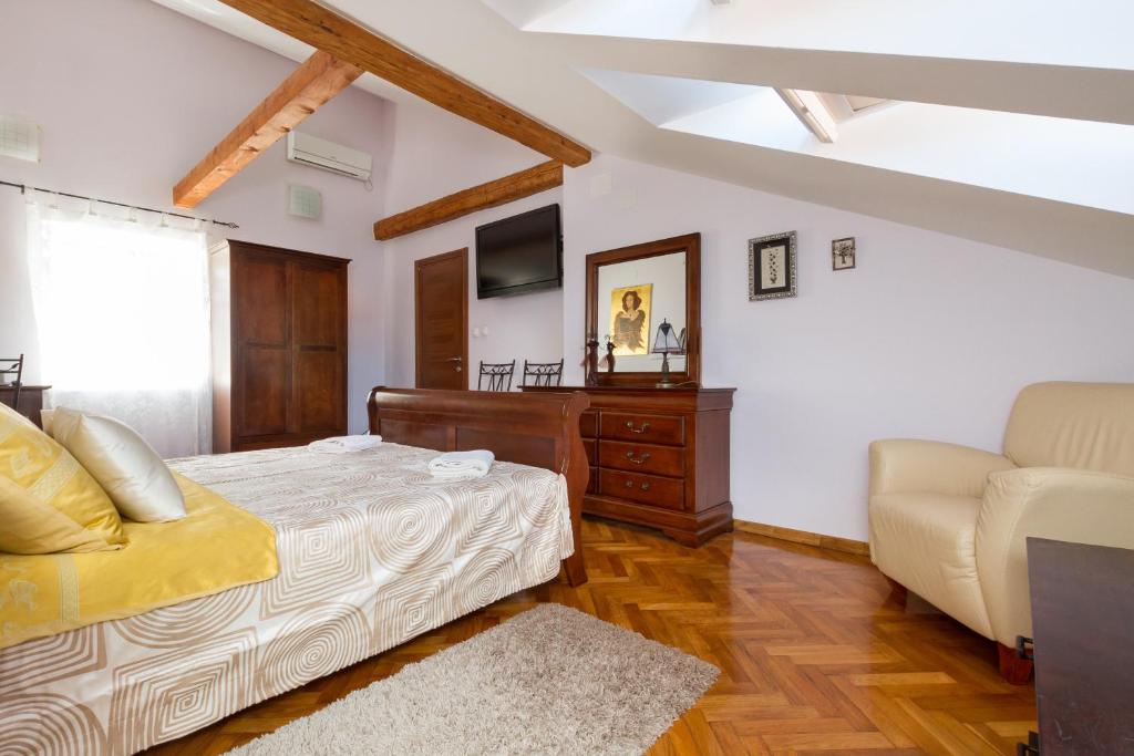Televízia a/alebo spoločenská miestnosť v ubytovaní Penthouse Matkovic