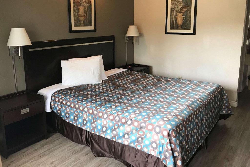 Rodeway Inn Ontario Mills Mall - Room King - Fumer