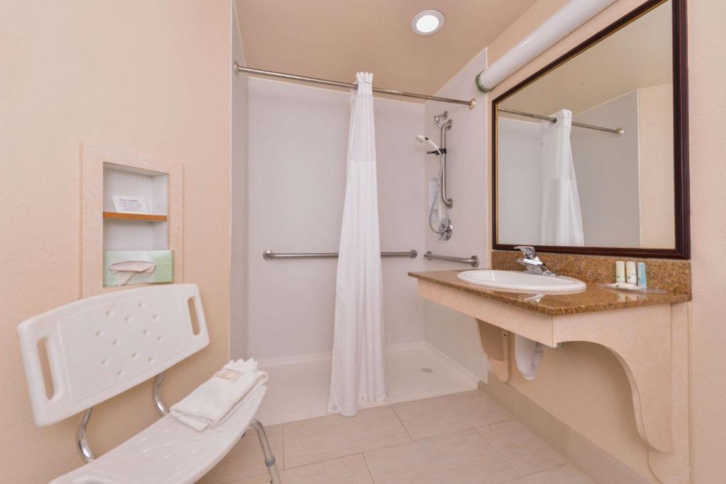 Hotel Nova SFO - Queen Room - Disability Access