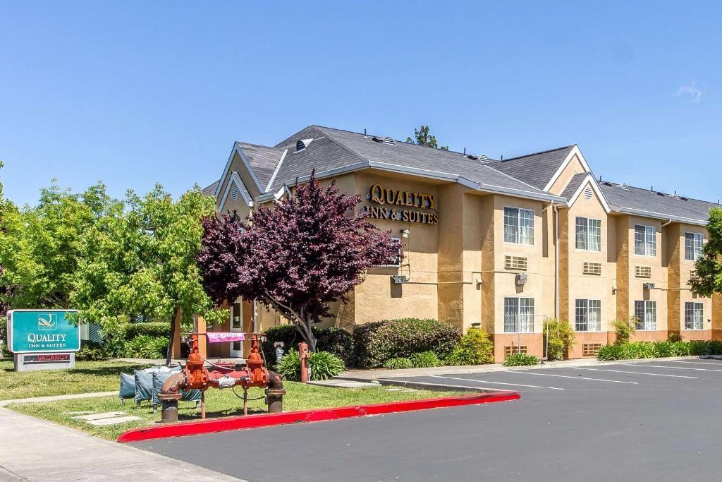 a building with a sign for a university nursing station at Quality Inn & Suites in Santa Rosa