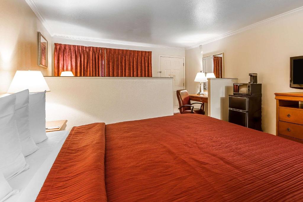 Quality Inn & Suites Gilroy photo