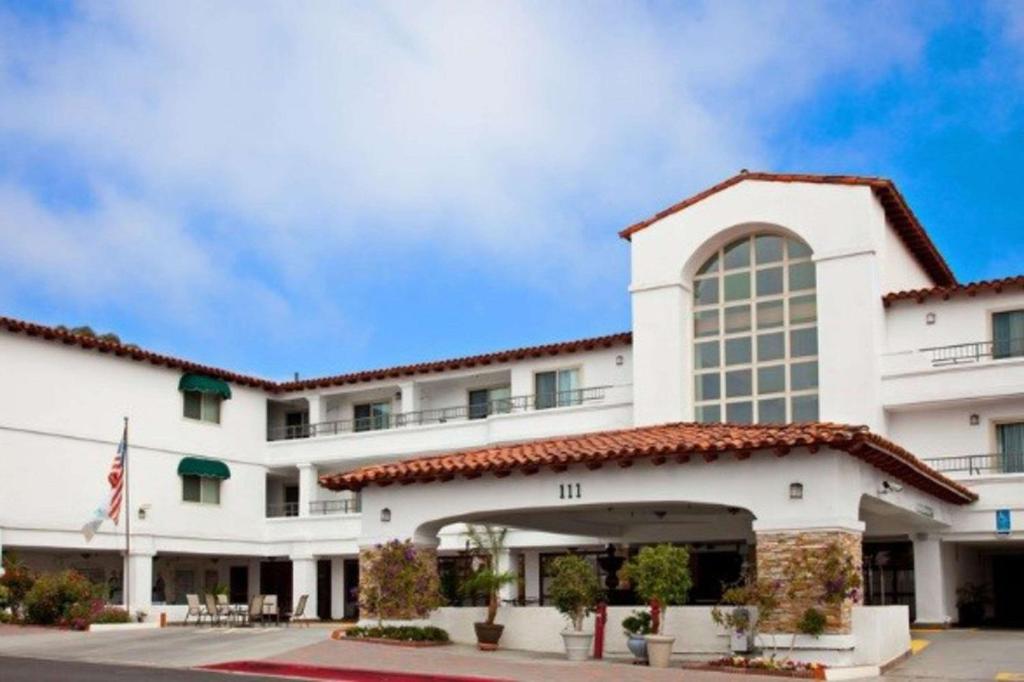 vistas a la parte delantera del hotel en The Volare, Ascend Hotel Collection en San Clemente