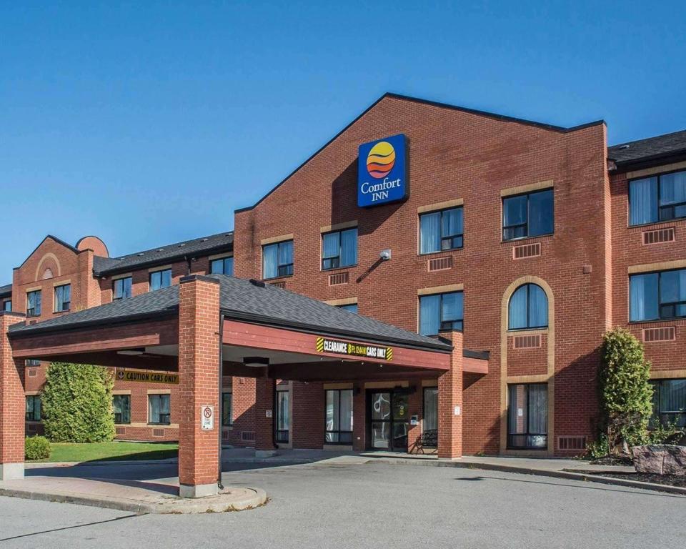 a hotel with a sign on the front of it at Comfort Inn Port Hope in Port Hope