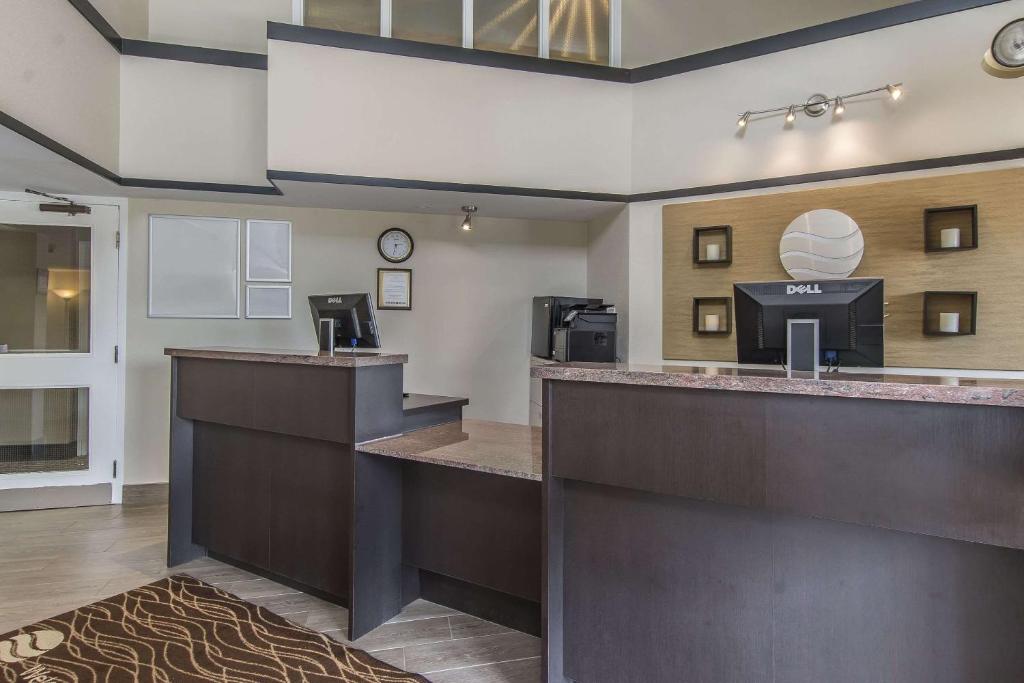 a hotel lobby with a reception counter and a desk at Comfort Inn in Huntsville