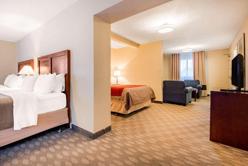 a hotel room with a bed and a television at Comfort Inn Fallsview in Niagara Falls