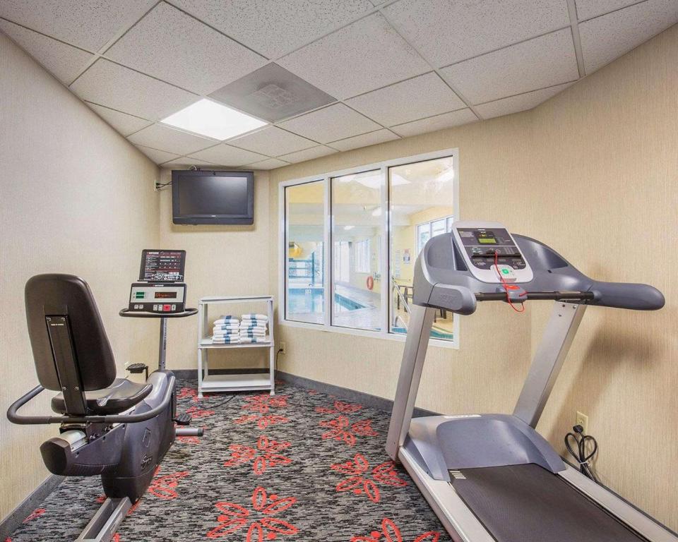 Fitness centrum a/nebo fitness zařízení v ubytování Comfort Inn & Suites University