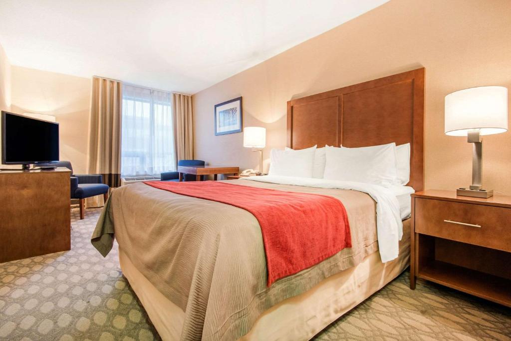 a hotel room with a bed and a television at Comfort Inn Fallsview in Niagara Falls