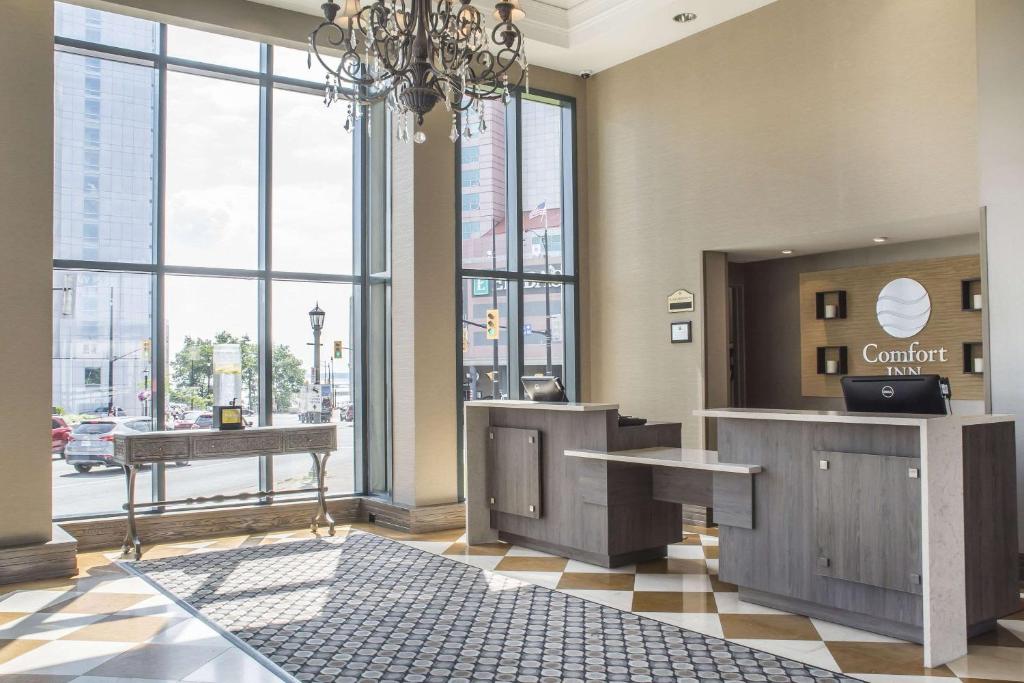 a lobby of a hotel with a chandelier at Comfort Inn Fallsview in Niagara Falls