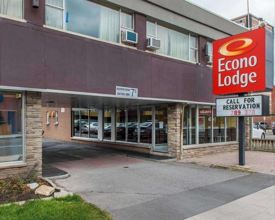 a store with a sign in front of a building at Econo Lodge Downtown Ottawa in Ottawa