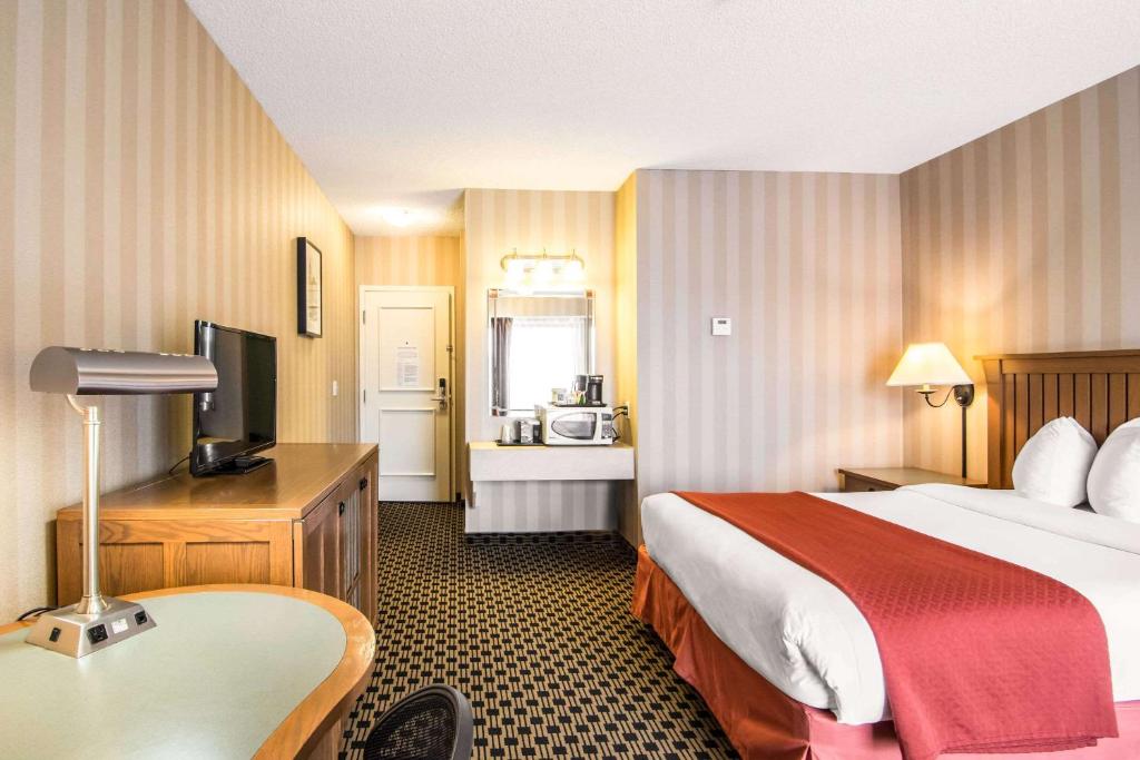Postel nebo postele na pokoji v ubytování Quality Hotel