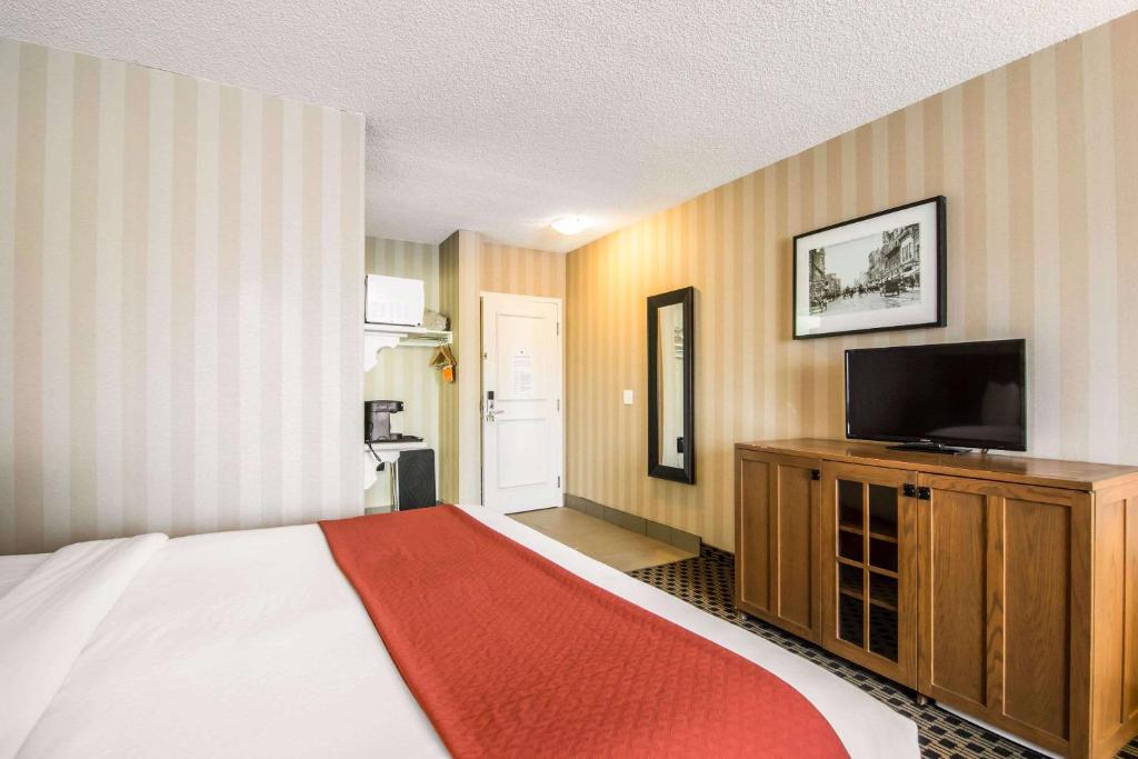 Postel nebo postele na pokoji v ubytování Quality Hotel
