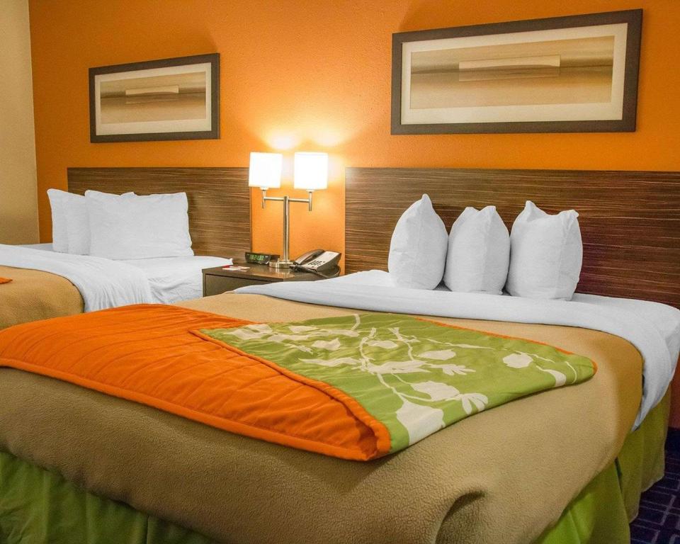 Postel nebo postele na pokoji v ubytování Econo Lodge