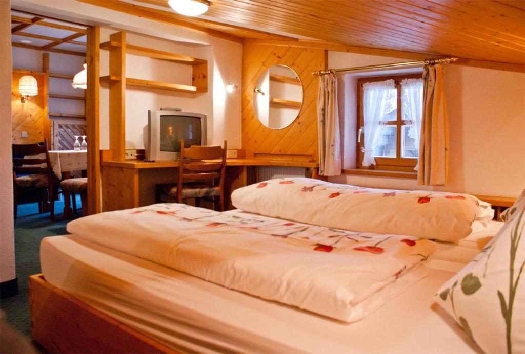Postelja oz. postelje v sobi nastanitve Hotel-Gasthof "Zur Mühle"