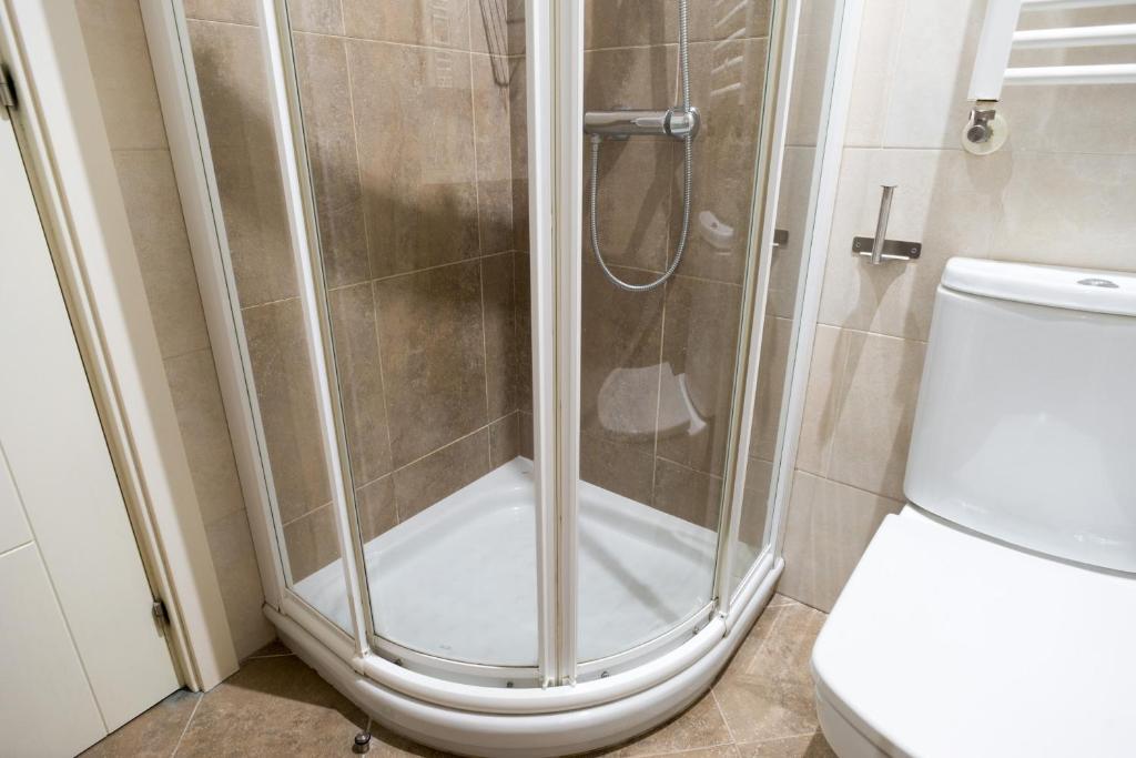 A bathroom at Sausalito - Iberorent Apartments