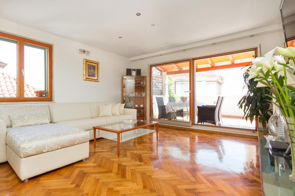 Posedenie v ubytovaní Penthouse Matkovic