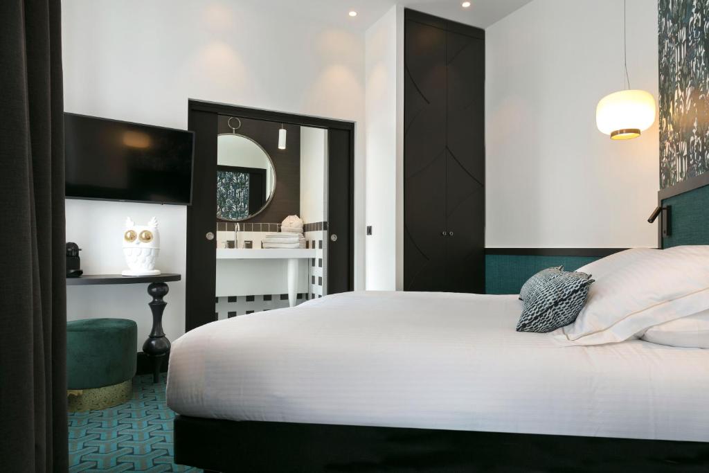 Postel nebo postele na pokoji v ubytování Continental Hotel