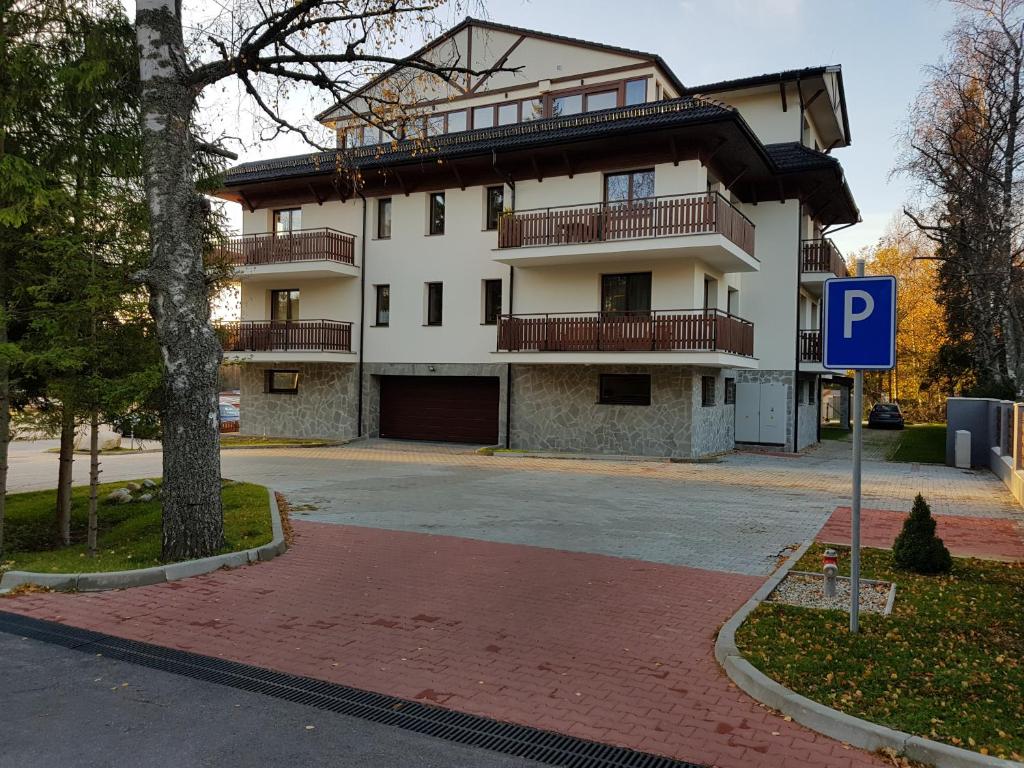 Budova, v ktorej sa apartmán nachádza