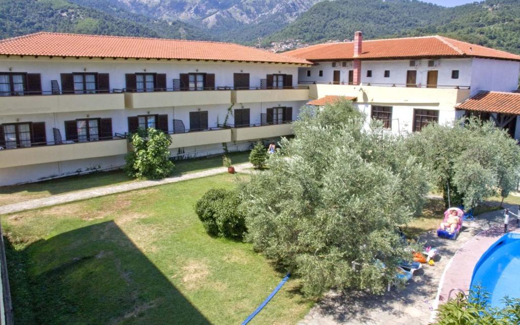 Nespecifikovaný výhled na hory nebo výhled na hory při pohledu z hotelu
