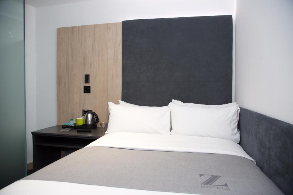 Postel nebo postele na pokoji v ubytování The Z Hotel Bath