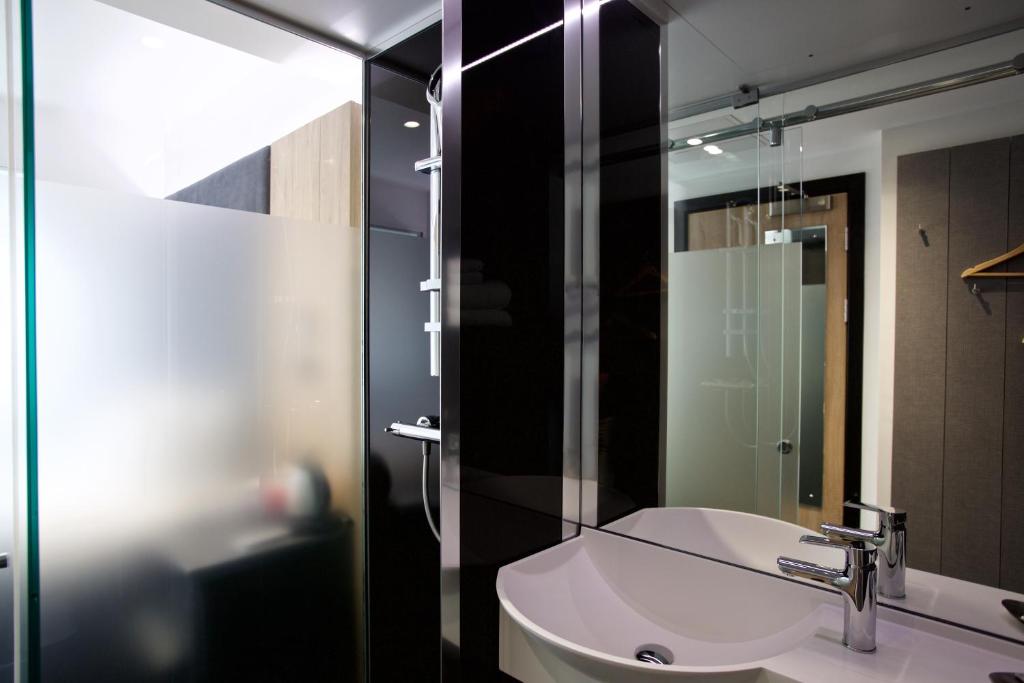 The Z Hotel Bath - Resim 33