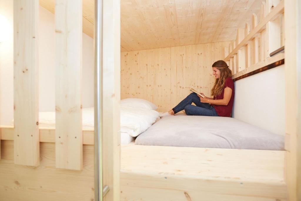 Postel nebo postele na pokoji v ubytování Arena Hostel Allgäu