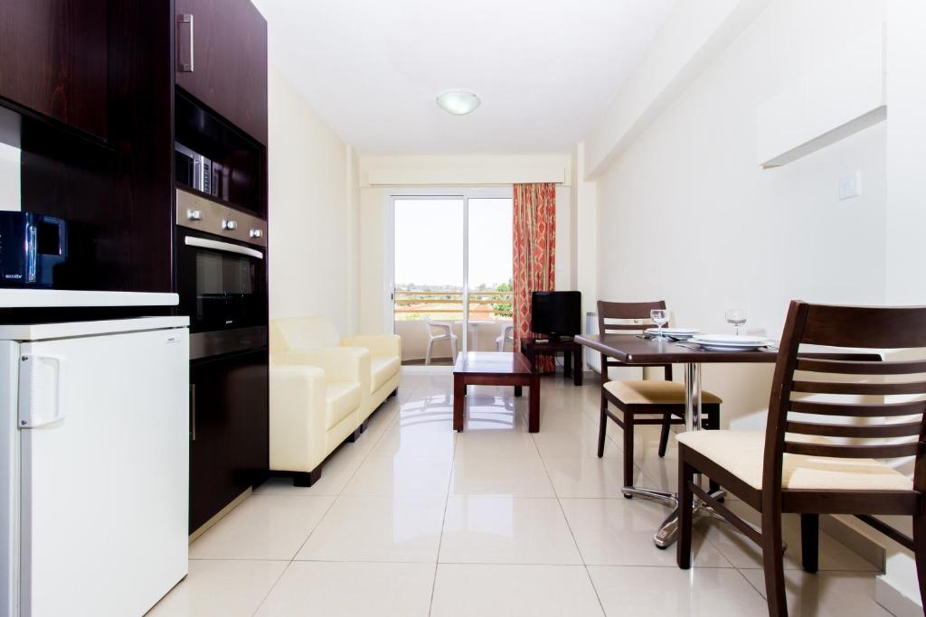 Kuchyň nebo kuchyňský kout v ubytování Kama Lifestyle Apartments