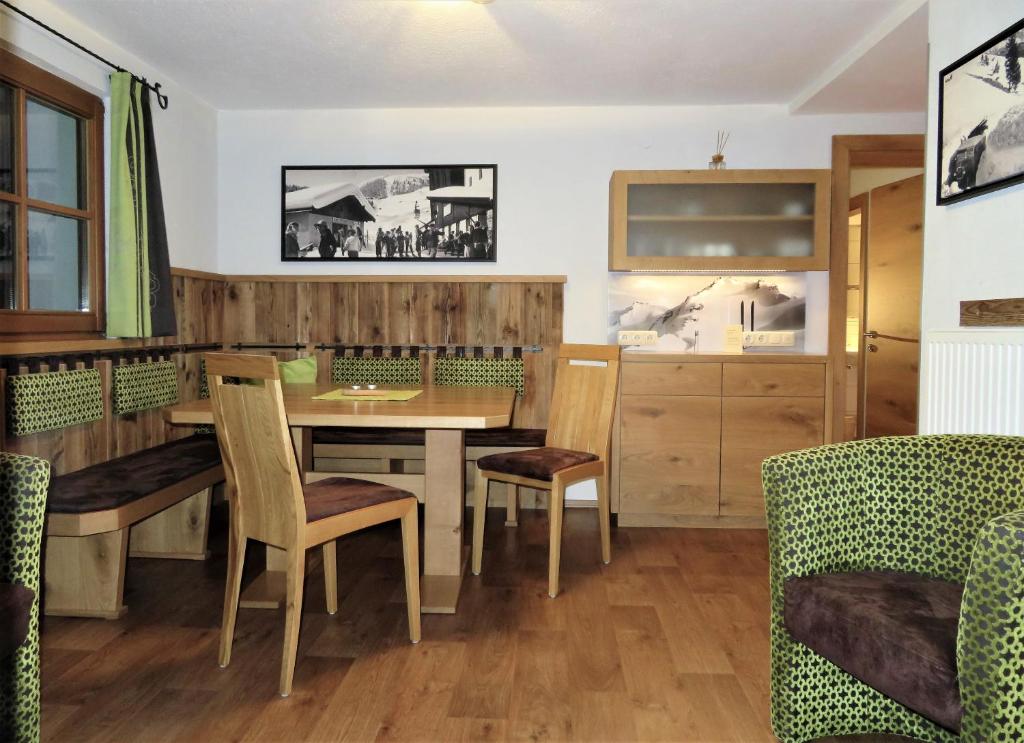 a dining room with a wooden table and chairs at Haus Buchhammer in Sankt Anton am Arlberg