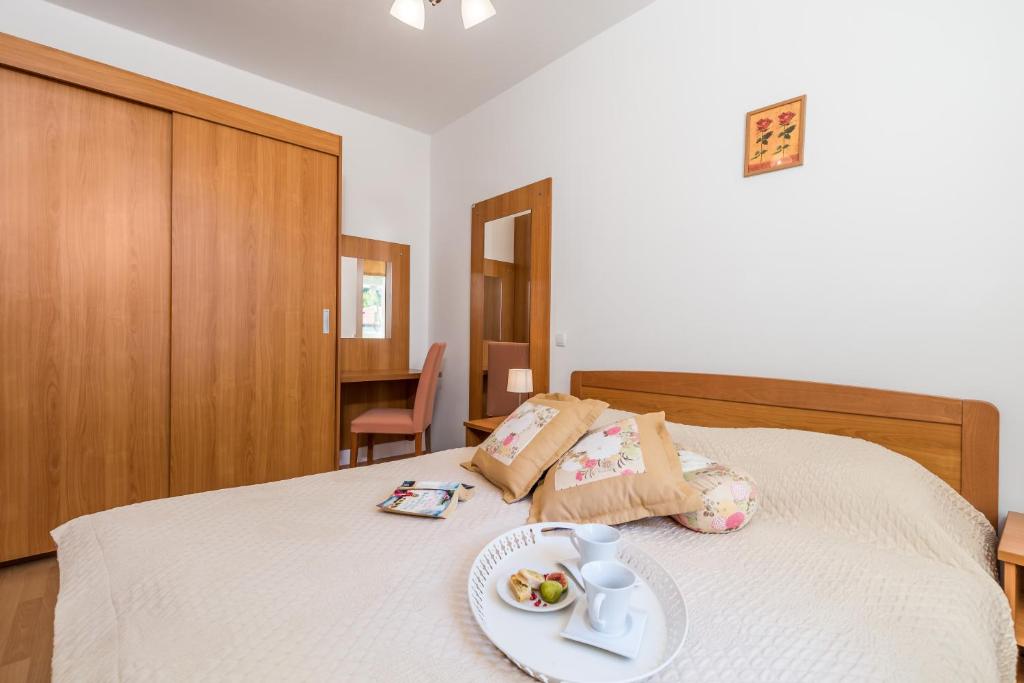 Postel nebo postele na pokoji v ubytování Villas Rab Palit