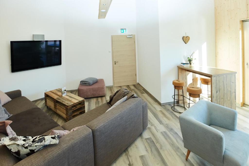 TV a/nebo společenská místnost v ubytování Arena Hostel Allgäu