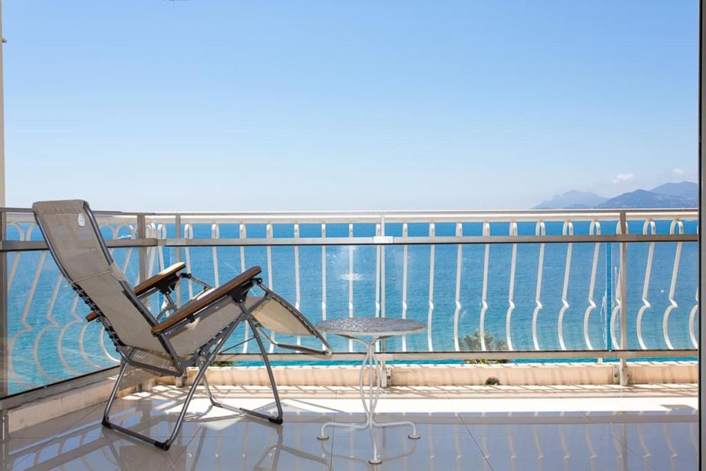 SEA VIEW 3 beds next to Palais