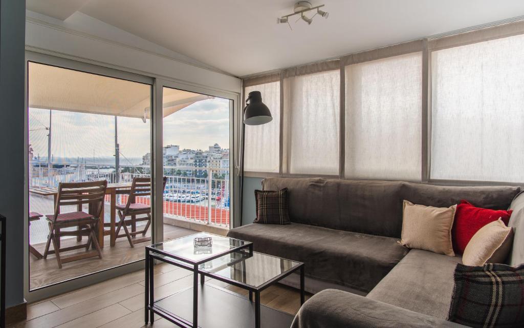 Posezení v ubytování Piraeus Apartment with Endless View