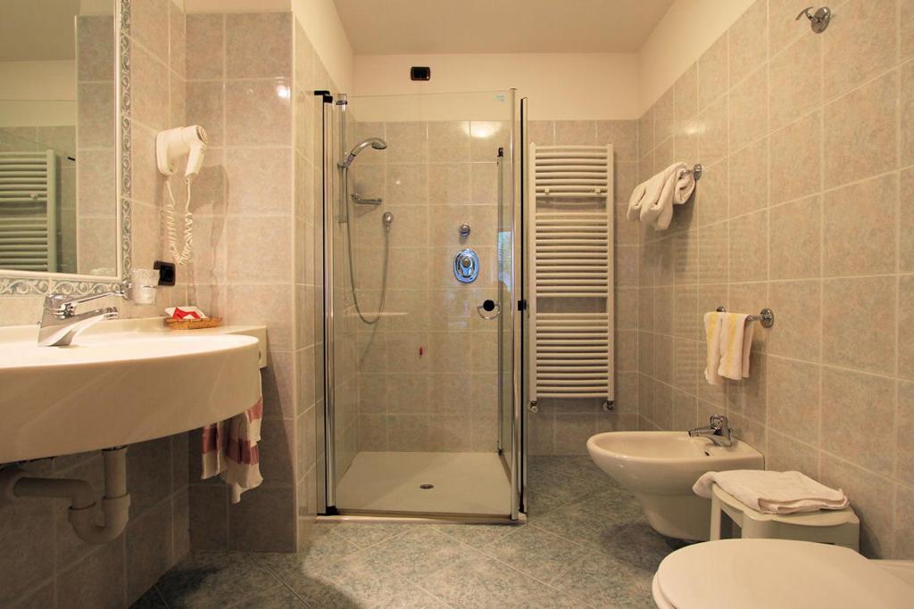 Koupelna v ubytování Hotel Al Lago