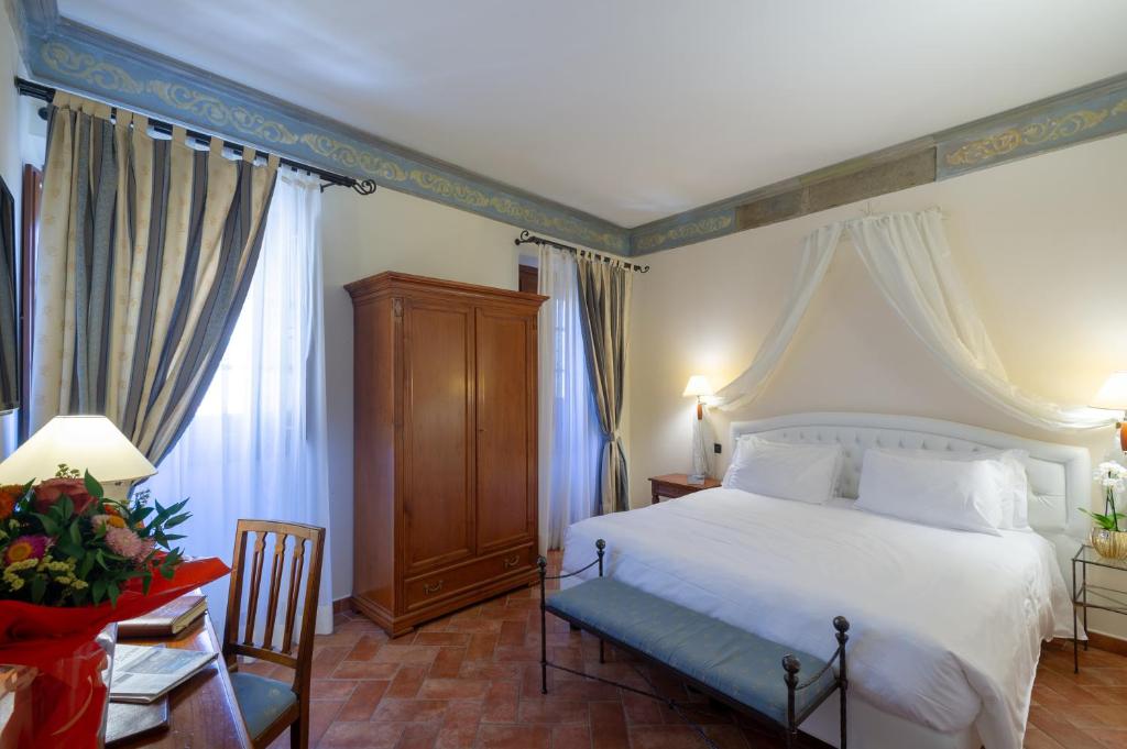 Postel nebo postele na pokoji v ubytování Hotel Davanzati
