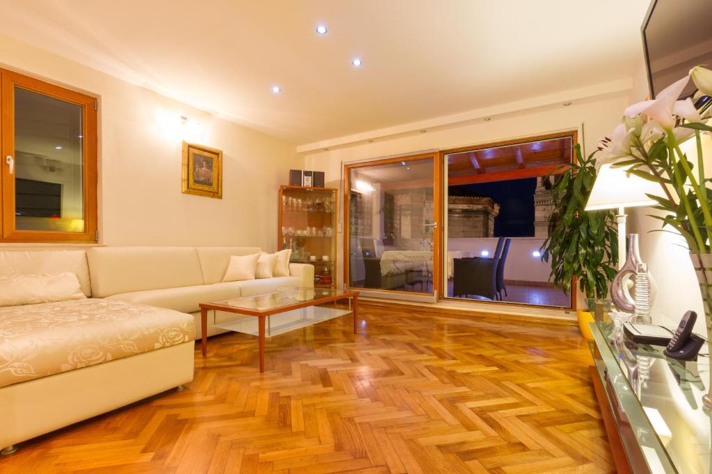 Posedenie v ubytovaní Penthouse Matkovic