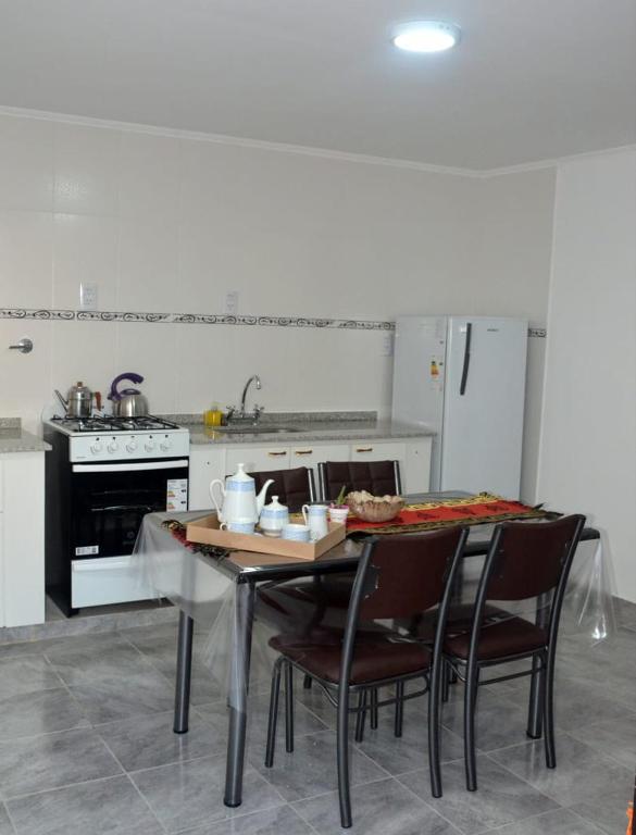 Una cocina o kitchenette en Departamentos Victorino