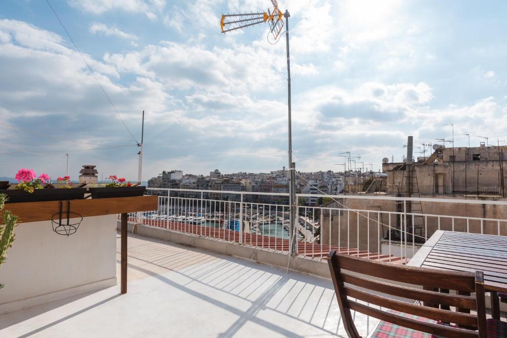 Balkón nebo terasa v ubytování Piraeus Apartment with Endless View