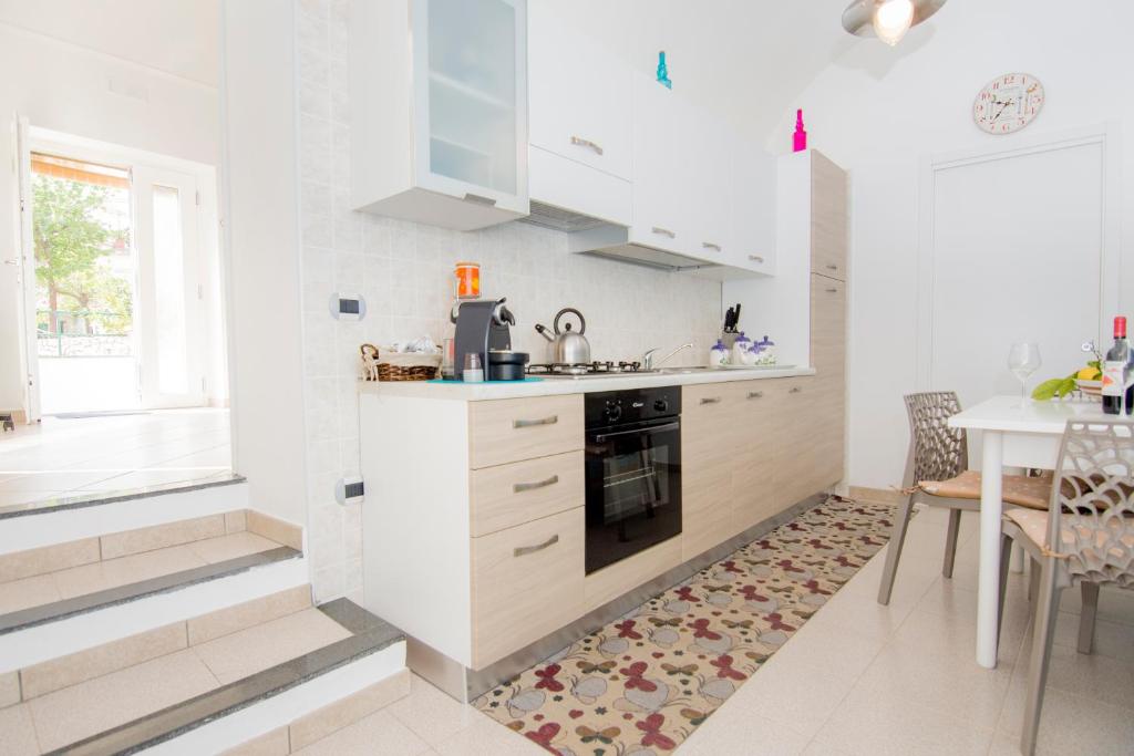 A kitchen or kitchenette at Casa Ester