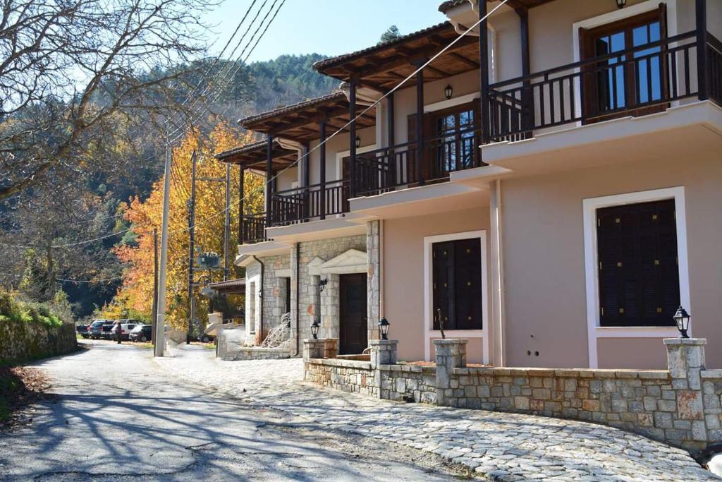 Nespecifikovaný výhled na hory nebo výhled na hory při pohledu z hotelu