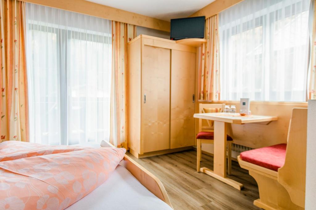 Postel nebo postele na pokoji v ubytování LEOPOLDINE Apart Zimmer