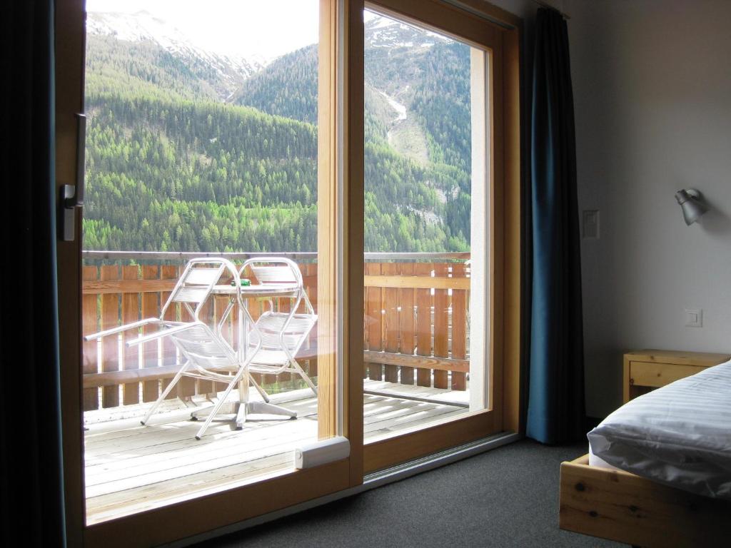 Nespecifikovaný výhled na hory nebo výhled na hory při pohledu z hotelu