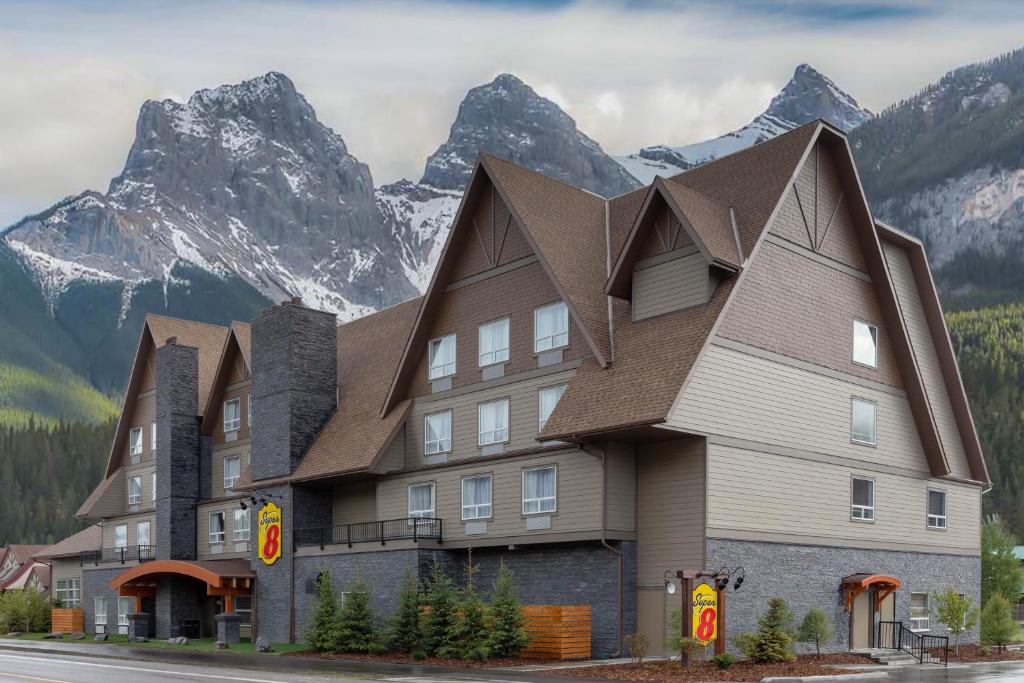 Üldine mäevaade või majutusasutusest Super 8 by Wyndham Canmore pildistatud vaade