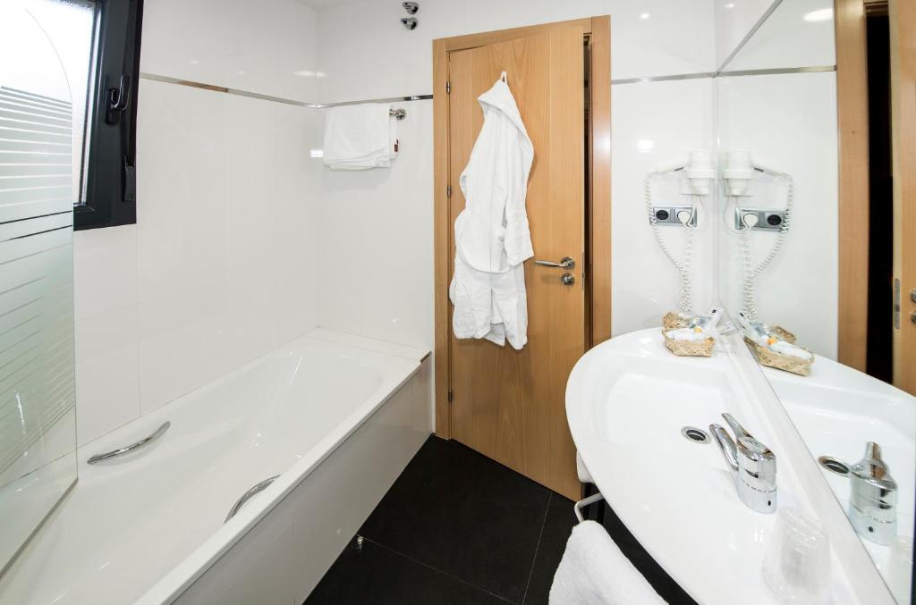 Hotel Puerta de la Santa - 6